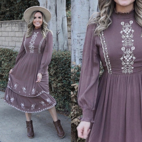Dresses & Skirts - 🤍 The Meredith Embroidered Mock Neck Midi Dress